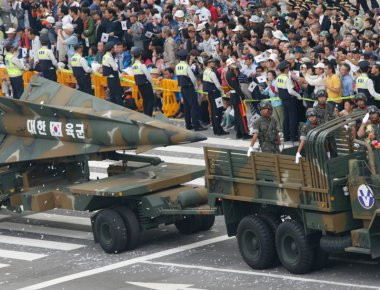 Δοκιμή του Hyunmoo ΙΙ της Ν. Κορέας με το «βλέμμα» στην Πιονγιάνγκ - Ικανός να «κονιορτοποιήσει» κάθε καταφύγιο (βίντεο)